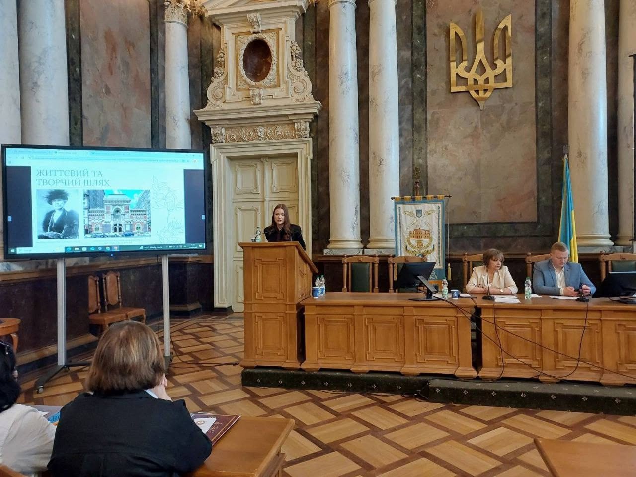 Фото — Львівська академічна гімназія