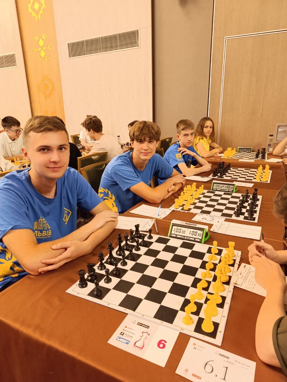 Фото — Львівська академічна гімназія